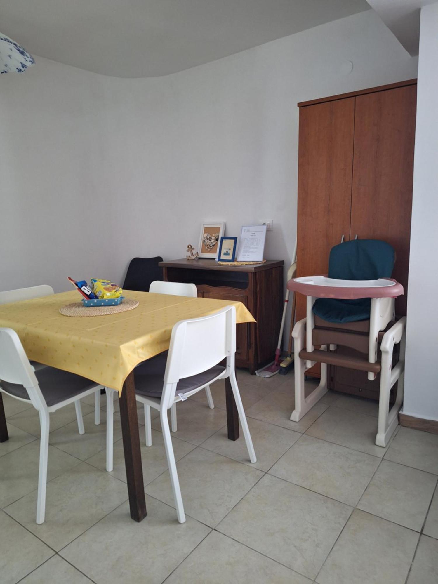 Apartment 4 *